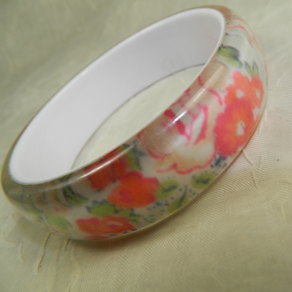 Colorful Vintage Floral Lucite Bangle Bracelet Romantic Cottagecore On White EUC